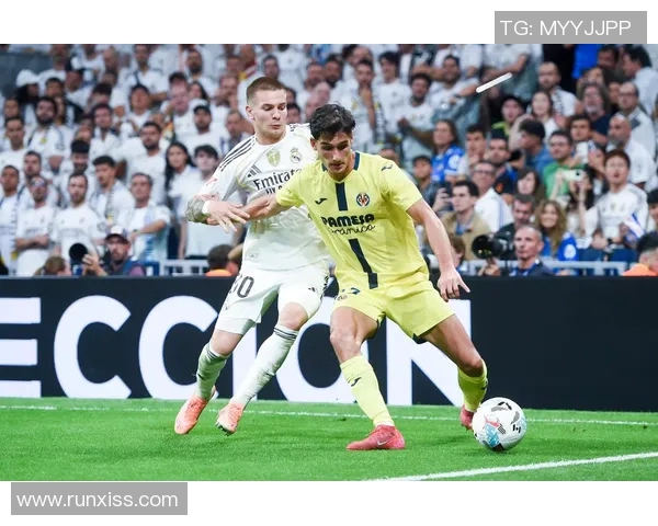 皇马客场逆转比利亚雷亚尔，占据西甲榜首位置